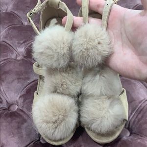 NWOT fluffy heals